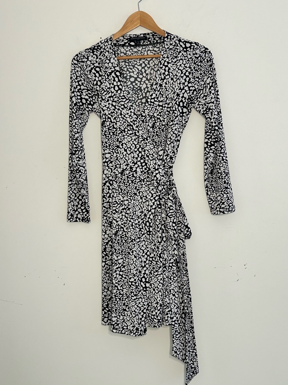 Banana Republic Petite S Black & White Animal Print Wrap Dress